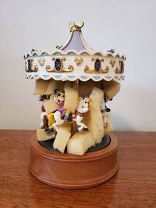 lot 7735 image: Disney Minnie Mouse Carousel-Collectors Item - in Original Box