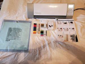lot 7752 image: Silhoutte Cameo Sketch Pens Vinyl Printer