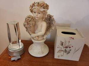 lot 7767 image: Lot of 3. 2 Angel Decor and 1 Wooden Tissue Box