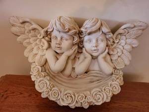 lot 7769 image: Angel Wall Hanging Decor with 2 Angels and Roses. Plastic Mold