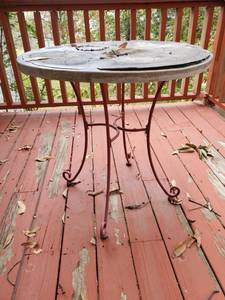 lot 355 image: Retro Pink Iron Base Table - Top Needs Replaced