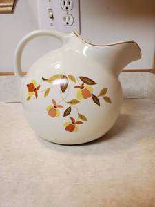 lot 7754 image: Jewel T by Halls Superior Water Pitcher