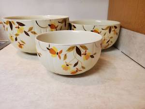 lot 7755 image: Jewel T by Halls Superior Ceramic 3 Piece Mixing Bowl Set