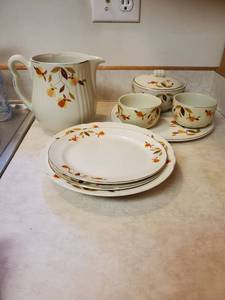 lot 7756 image: Jewel T by Halls Superior Ceramic Dinning Dishes Lot