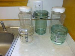 lot 7781 image: Lot Of 5 Containers For A Variety Of Uses