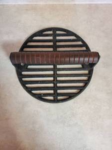 lot 7793 image: Cast Iron Baccon Press