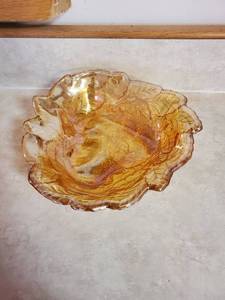 lot 7804 image: Vintage Marigold Iridescent Carnival Glass Loganberry Leaf Candy Dish