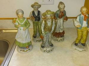 lot 7809 image: Lot Of 5 Ceramic Figurines