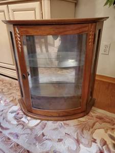 lot 7822 image: Wooden Decorative Doll Hutch - Unlocked but without Key