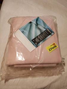 lot 7831 image: Vellux Blanket King Powder Pink