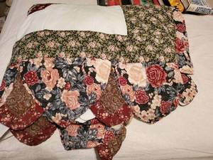 lot 7832 image: Rose Burgandy Quilt - Queen Size