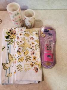 lot 7841 image: Lot of LED Candles, 2 Hummingbird Towels and Dr Scholls for Her