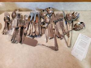 lot 7843 image: Mega Set of Reed & Barton Silverware