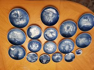 lot 7847 image: 17 Piece Blue and White B & G Collectible Plates