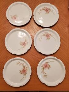 lot 7854 image: Crowning Touch Collectible Appetizer Plates - 6 Total