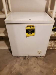 lot 7858 image: Kenmore 5.1 Cubic Feet Freezer - Tested and Working
