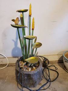 lot 7861 image: Metal Lilly Pad Fountain