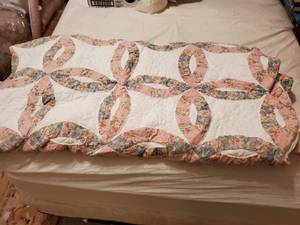 lot 7868 image: Pink and Baby Blue Accent Quilt - Twin