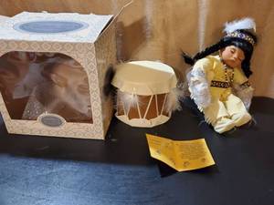 lot 8668 image: WILLIE Emerald Doll . Native American Doll with Drum