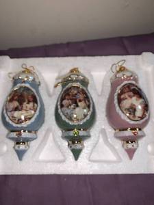 lot 8677 image: Heirloom Porcelain Sandra Kuck Bradford Edition Ornaments Location Basement Closet