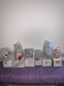lot 8695 image: Lot of 6 Hallmark Ornaments Location Basement Closet