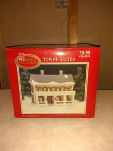 lot 8718 image: Towne Series Lighted House
