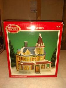lot 8721 image: Porcelain Towne Series Lighted House