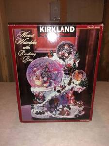 lot 8732 image: Kirkland Signature Musical sleigh Ride Triple Waterglobe With Revolving Base
