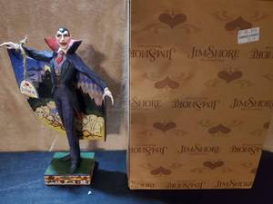 lot 8736 image: Jim Shore LOVE AT FIRST BITE. Dracula Figurine