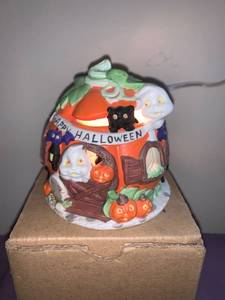 lot 8746 image: Haunted Jack-O-Lantern Light Location Pool Table