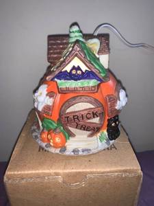 lot 8747 image: Haunted Jack-O-Lantern Light Location Pool Table