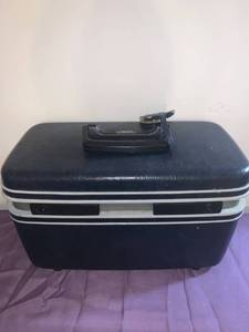 lot 8759 image: Vintage Samsonite Contour Train Case Cosmetic Case Location Basement Shelf 1