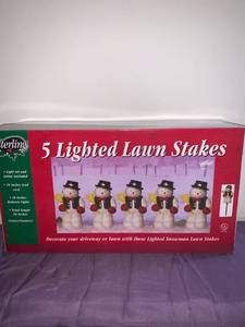 lot 8768 image: 5 Lighted Snowman Lawn Stakes Location Pool Table