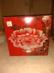 lot 8785 image: Mikasa Christmas Bowl