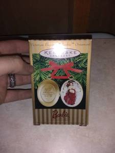 lot 8787 image: Hallmark Keepsake Ornament Victorian Elegance Barbie 1997