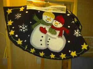 lot 8790 image: Crescent Moon Shaped Christmas Rug