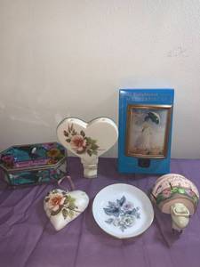 lot 8800 image: Night Light Lot Location Basement Shelf 2