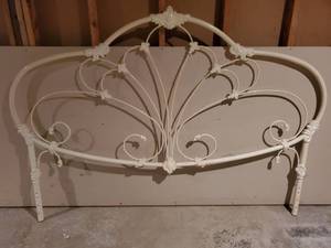 lot 8802 image: IRON Headboard .with Victorian Theme