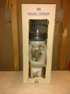 lot 8829 image: Mini Personal Dispenser Hummingbird