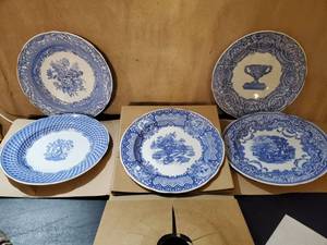 lot 8830 image: Lot of 5 Spode Blue Room Collection