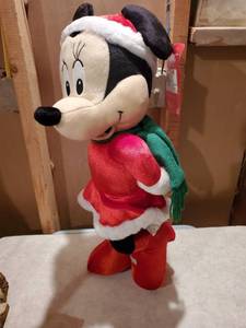 lot 8889 image: 24 inch Cloth Decorative Minnie Mouse