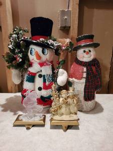 lot 8896 image: Lot of 4 Snowman Decorations