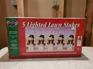 lot 8897 image: 5 Lighted Lawn Stakes