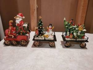 lot 8904 image: Santa Train and 2 Cabooses