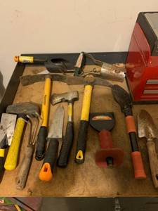lot 8913 image: Lot of GardeningYard Tools Location Garage