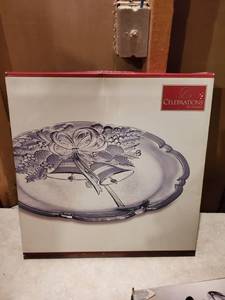 lot 8927 image: Mikasa Christmas Holiday Festive Bells Glass Oblong Platter Divided Relish Dish