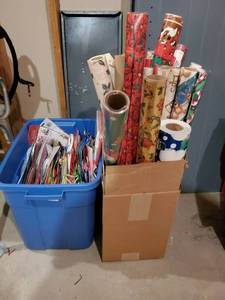 lot 8932 image: Lot of Wrapping Paper and Present Bags