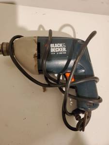 lot 8939 image: Black and Decker. 38 Green Electric Drill.with Key Tested and Working