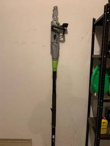 lot 8944 image: Earthwise Electric 2-in-1 Pole SawChainsaw Works Location Garage
