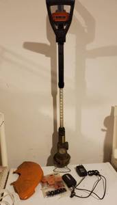 lot 8947 image: WORX Elextric Battery Operated Weed Eater. Includes. Charger and 32 Volt battery. Tested and Working